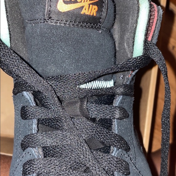 WORN ONE JORDAN 1 RETRO (will negotiate on price) COMES IN ORIGINAL BOX main image 6